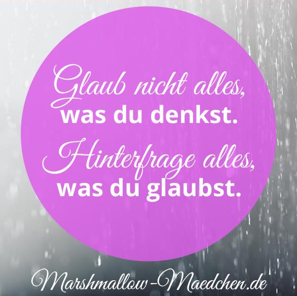 Glaub nicht alles, was du denkst. Hinterfrage alles, was du glaubst. | Zitat | Body Positivity und Selbstliebe | Marshmallow Mädchen